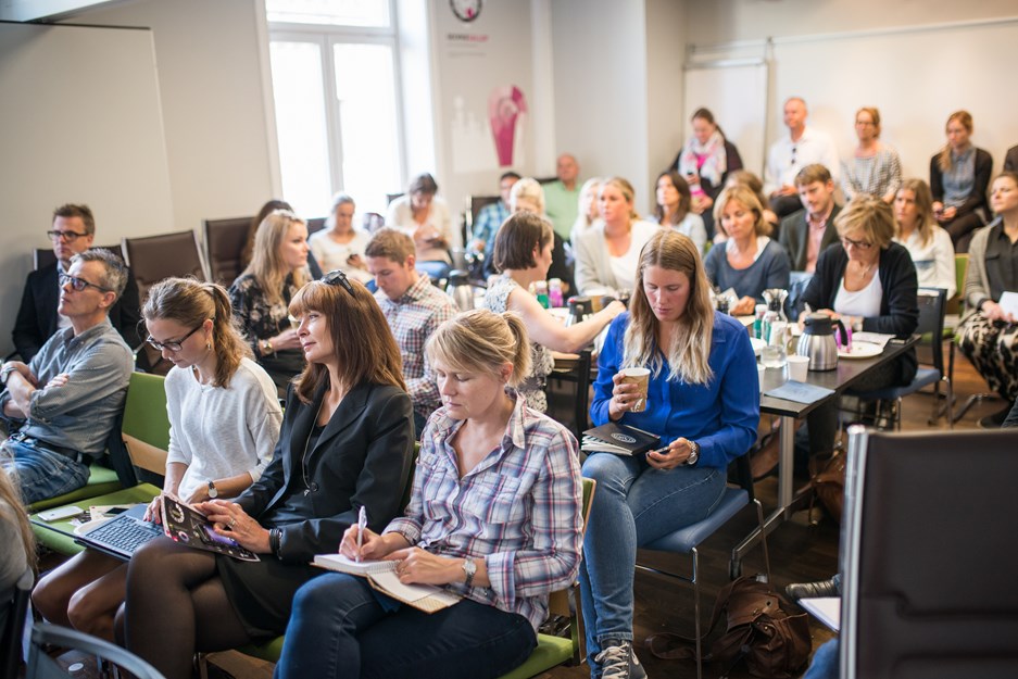 Den første mediefrokosten i høst var fullbooket og en ekstra gjennomgang av tallene ble gjennomført dagen etter, for at alle som ville skulle få være medDen første mediefrokosten i høst var fullbooket og en ekstra gjennomgang av tallene ble gjennomført dagen etter, for at alle som ville skulle få være med